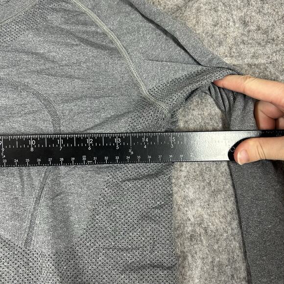 Lululemon Swiftly Tech Womens 6 Long Sleeve Gray Athletic Running Flaws - Picture 5 of 10